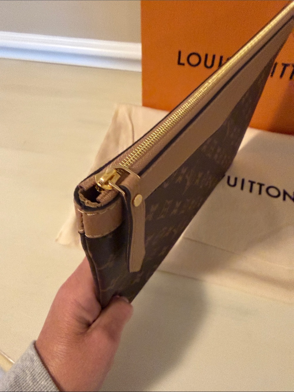 Louis Vuitton Monogram/ Sesame Daily Pouch - Picture 3 of 6